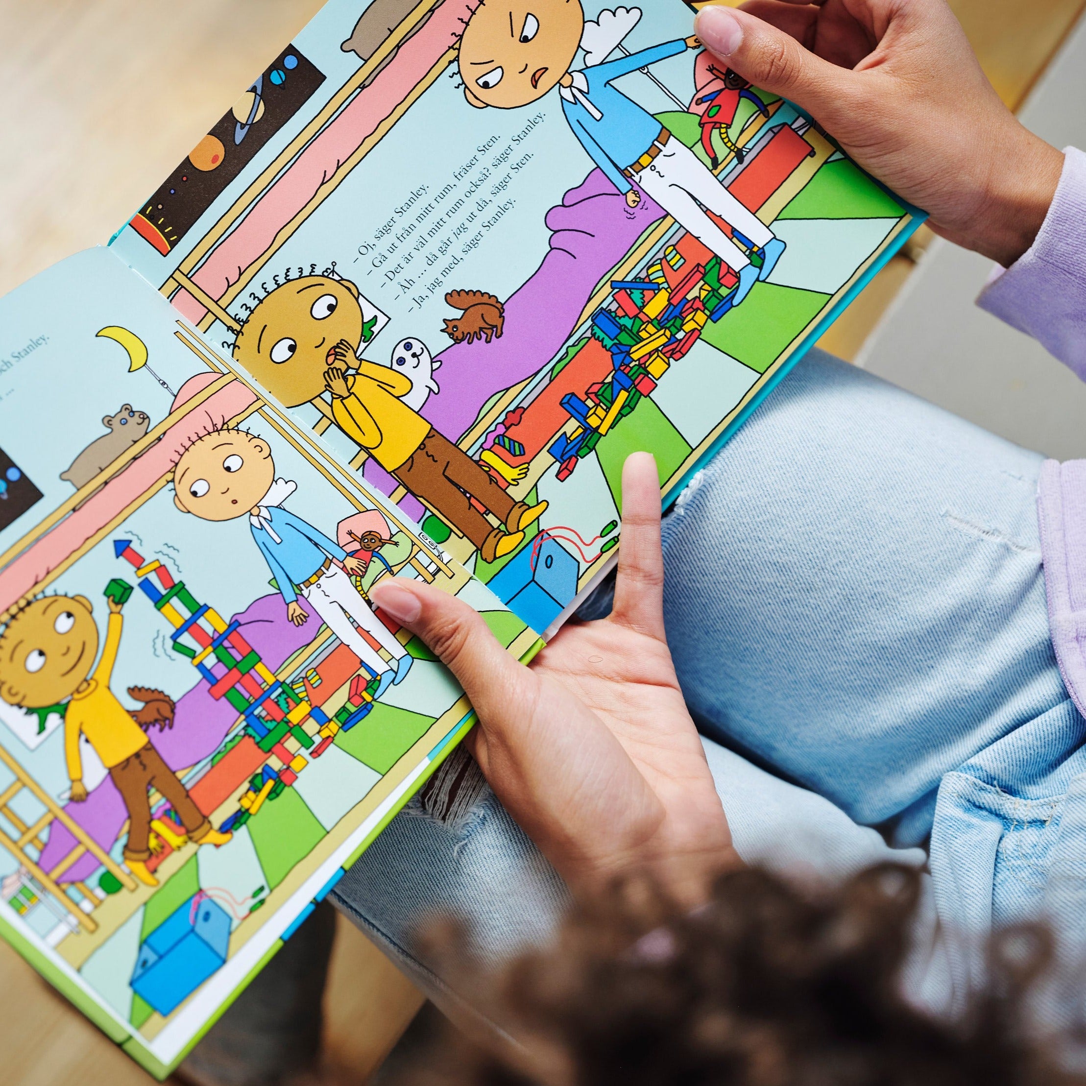 UppfinnarJohanna arbetar kreativt med barn i skolan